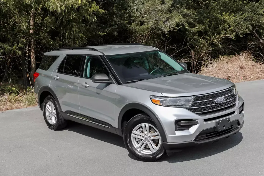 2023 Ford Explorer XLT photo 1