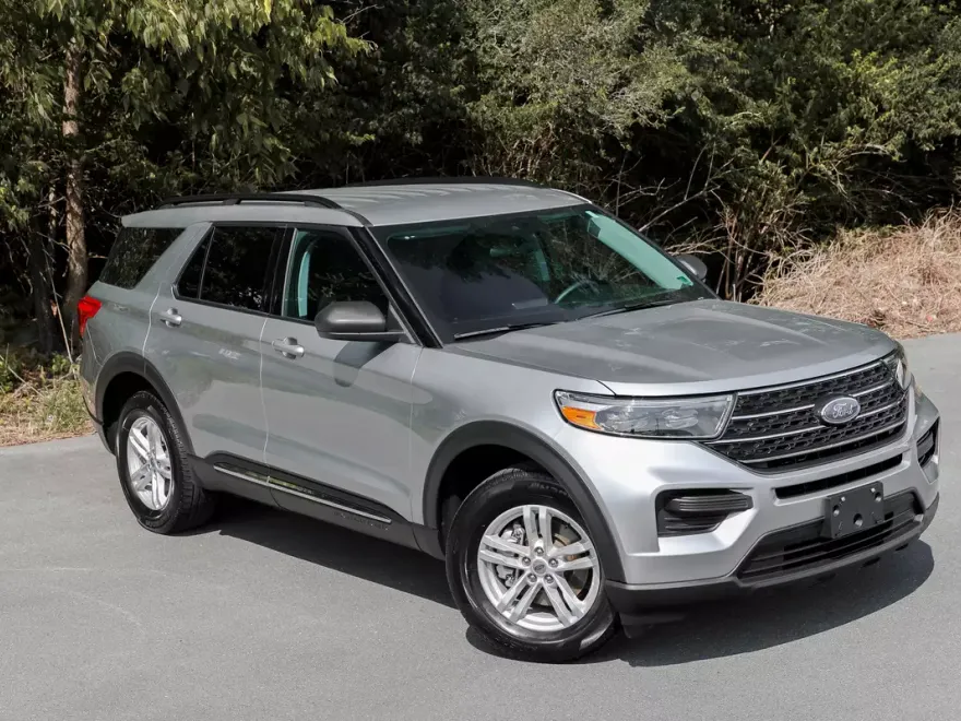 2023 Ford Explorer XLT photo 1