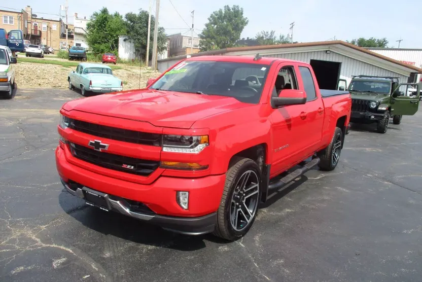 2017 Chevrolet Silverado 1500 LT Z71 photo 1