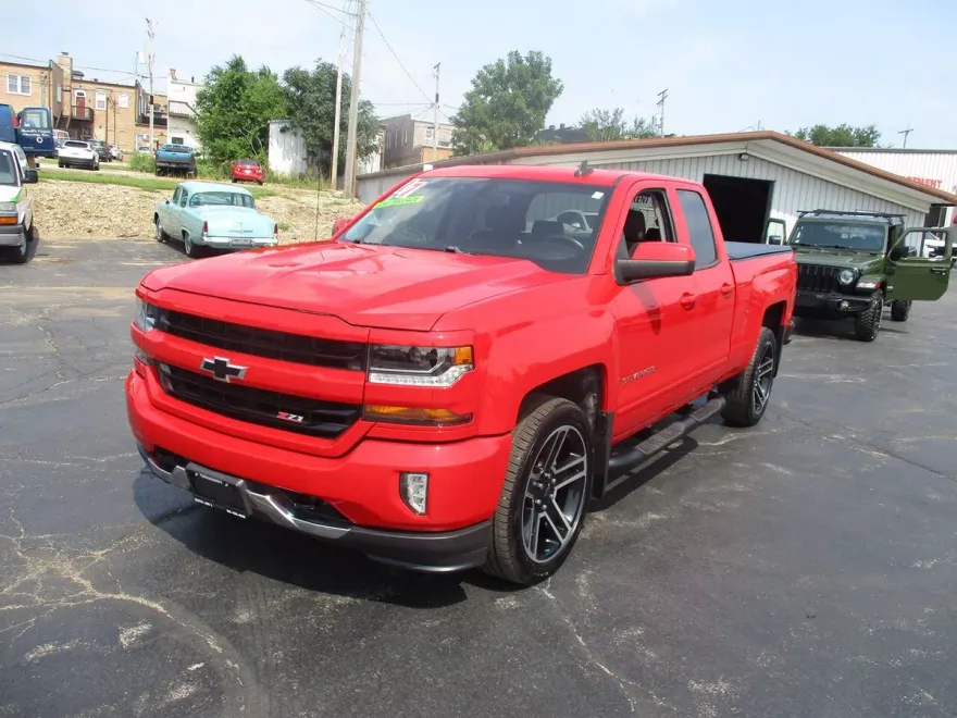 2017 Chevrolet Silverado 1500 LT Z71 photo 1