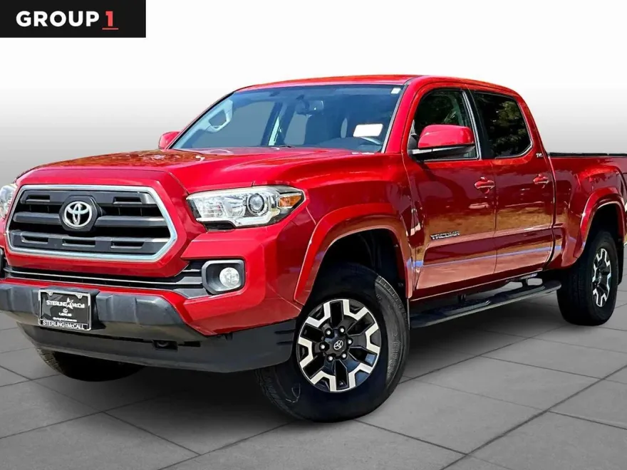 2017 Toyota Tacoma SR5 photo 1
