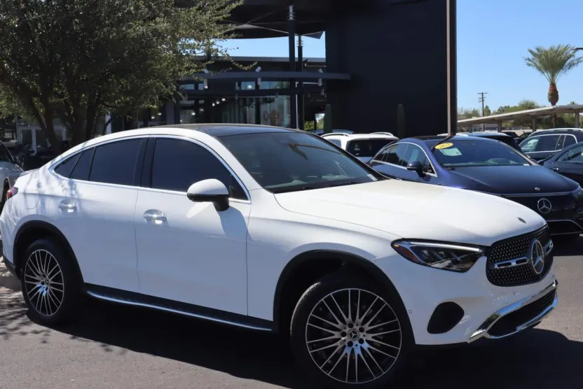 2025 Mercedes Benz GLC 300 4MATIC photo 1