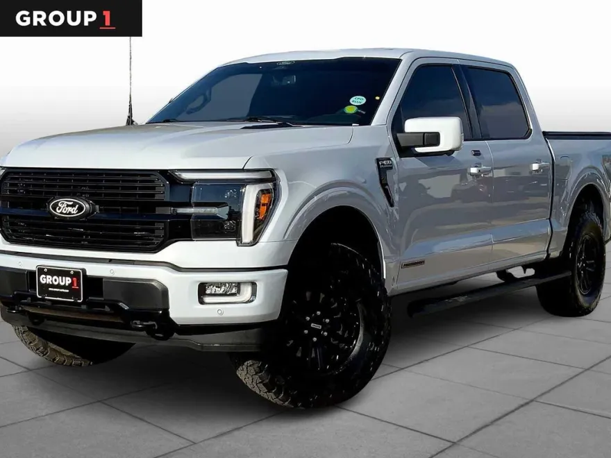 2025 Ford F-150 Platinum photo 1