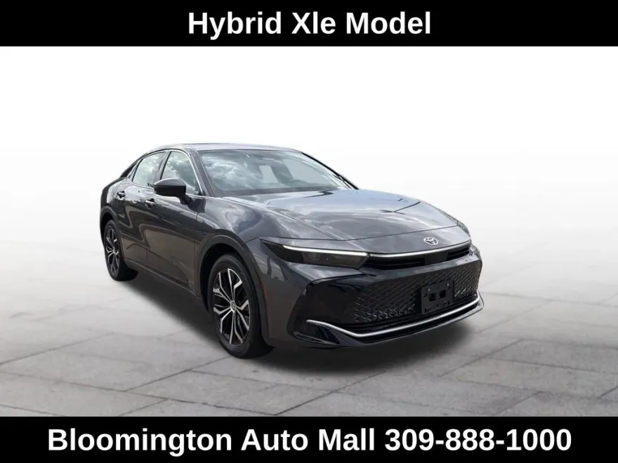 2024 Toyota Crown XLE photo 1