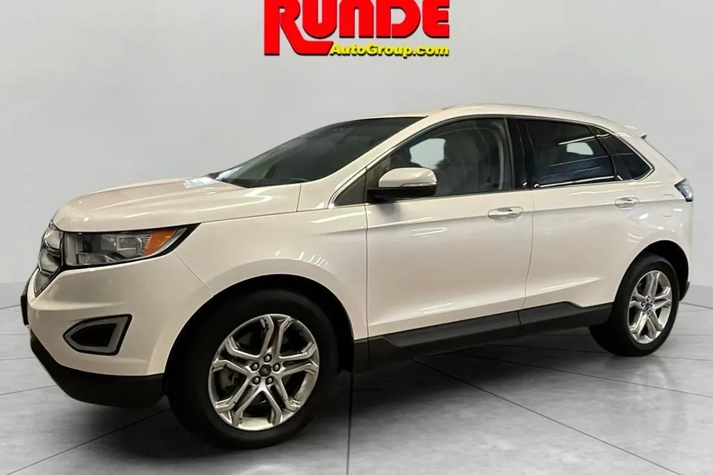 2017 Ford Edge Titanium photo 1