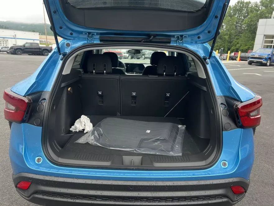 2025 Chevrolet Trax LS photo 1