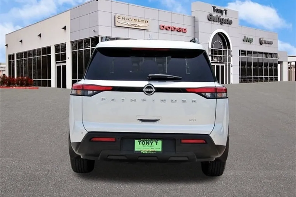 2022 Nissan Pathfinder SV photo 1