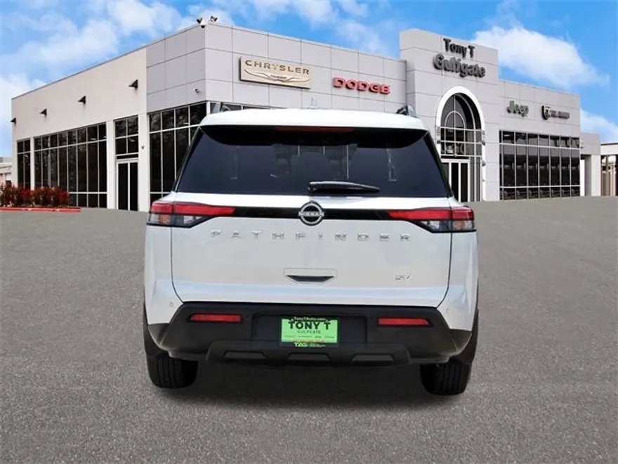 2022 Nissan Pathfinder SV photo 1