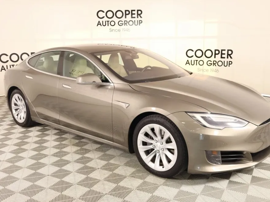 2016 Tesla Model S photo 1