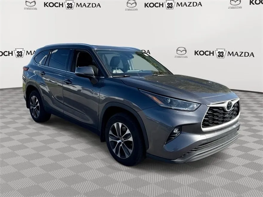2021 Toyota Highlander XLE photo 1
