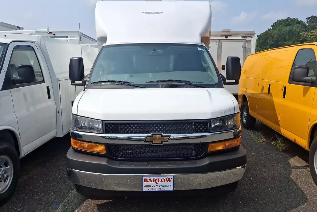 2025 Chevrolet Express Cutaway 3500 photo 1