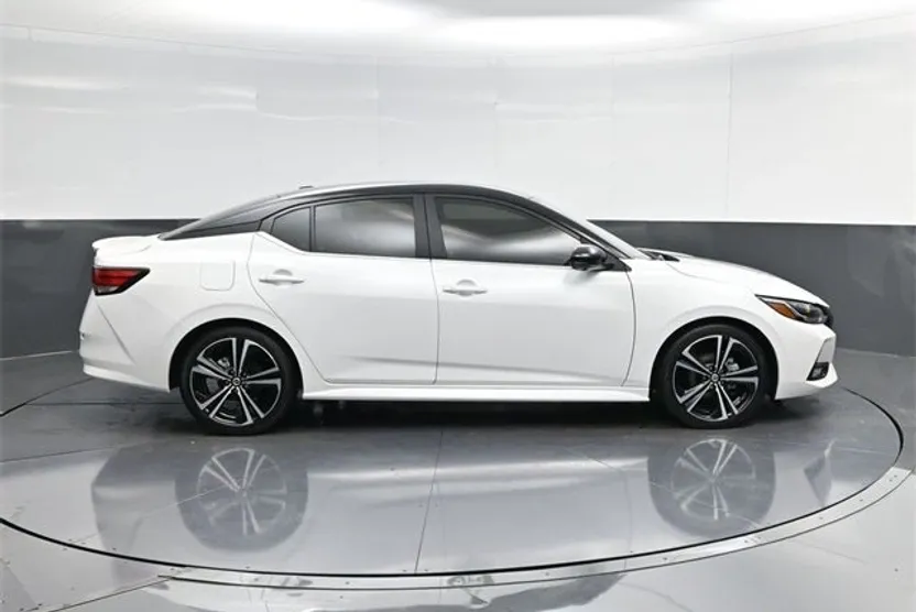 2023 Nissan Sentra SR photo 1