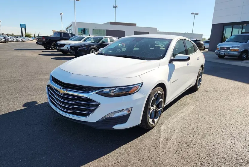 2024 Chevrolet Malibu 1LT photo 1