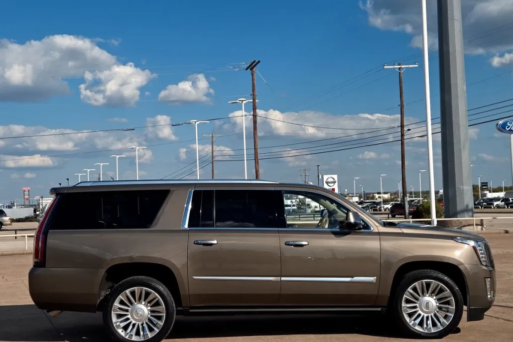2016 Cadillac Escalade ESV Platinum photo 1