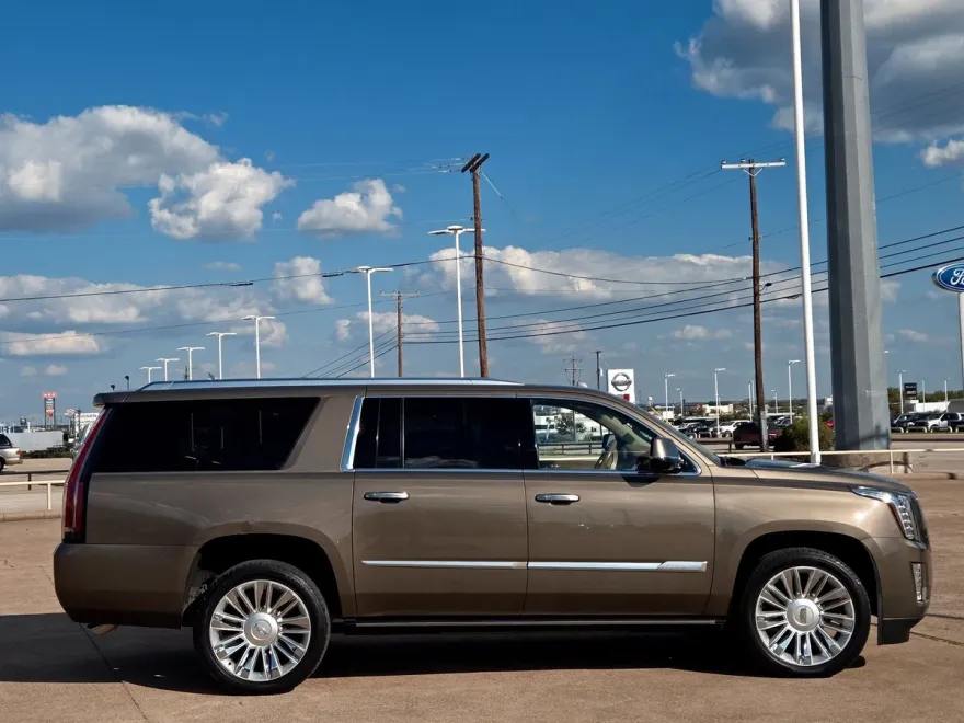 2016 Cadillac Escalade ESV Platinum photo 1