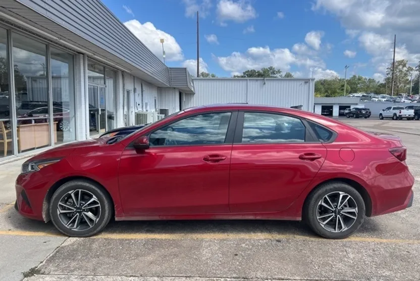 2024 Kia Forte LXS photo 1