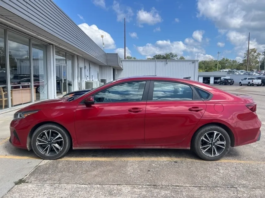 2024 Kia Forte LXS photo 1