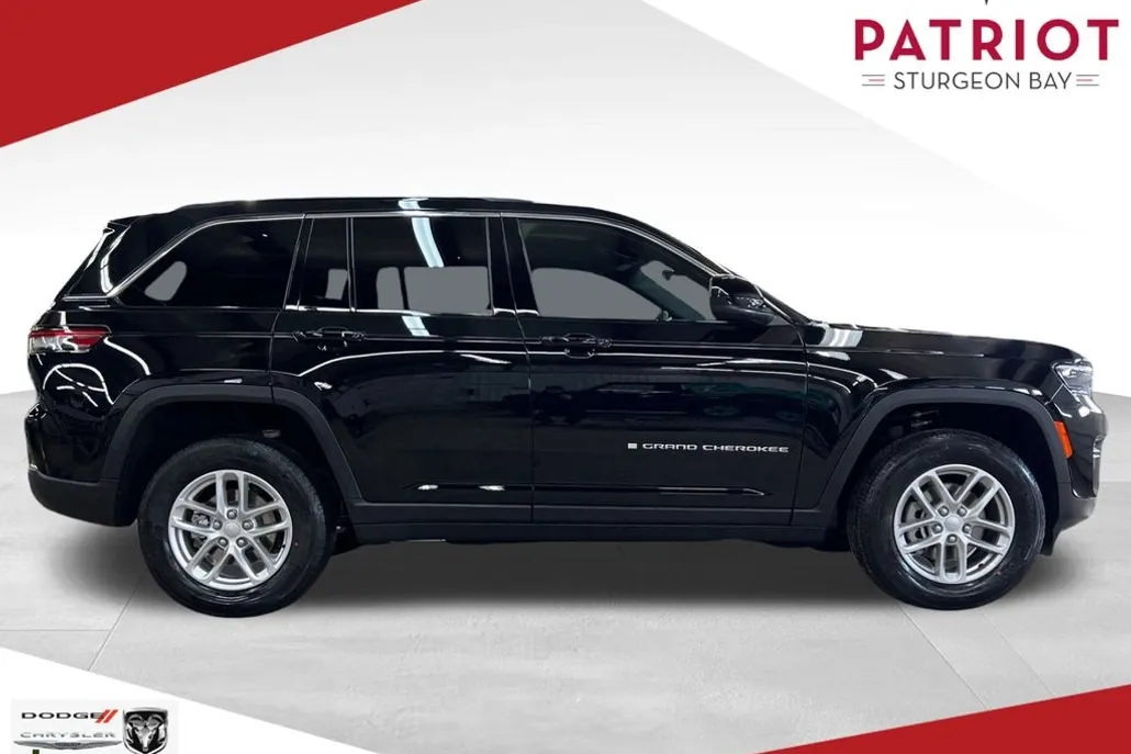 2025 Jeep Grand Cherokee Laredo photo 1