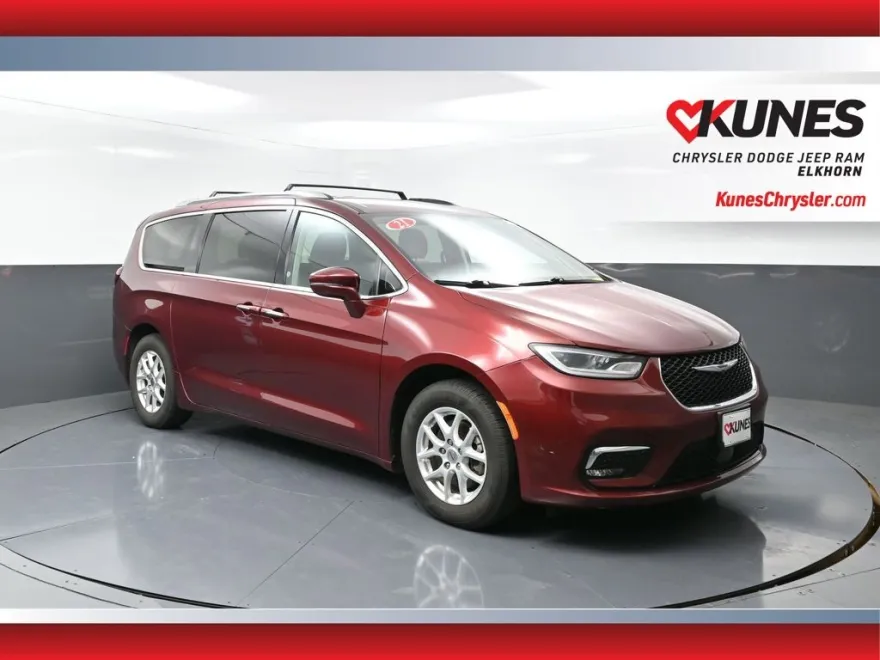 2021 Chrysler Pacifica Touring L photo 1