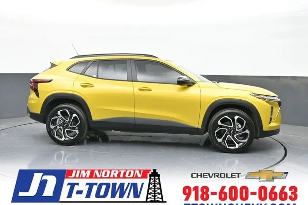 2024 Chevrolet Trax photo 1