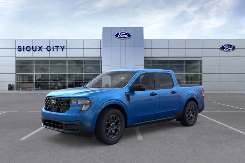 2025 Ford Maverick XLT photo 1
