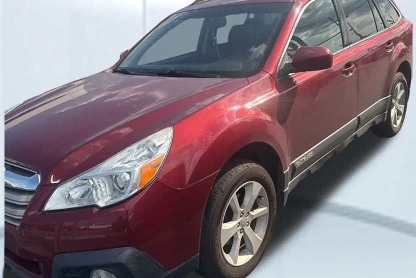 2013 Subaru Outback 2.5i Premium photo 1