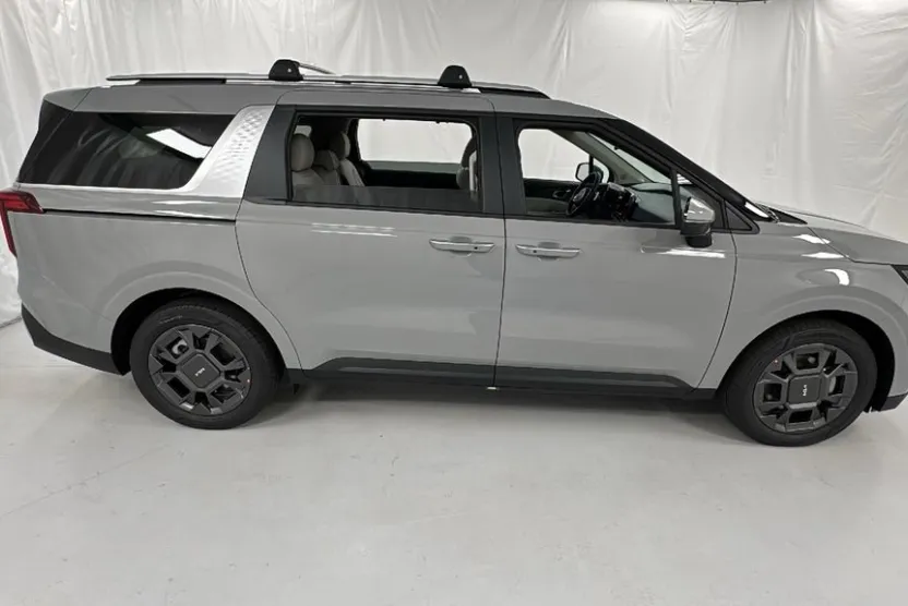 2026 Kia Carnival EX photo 1