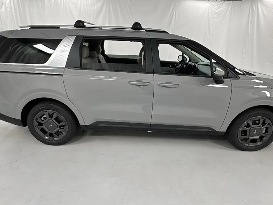 2026 Kia Carnival EX photo 1
