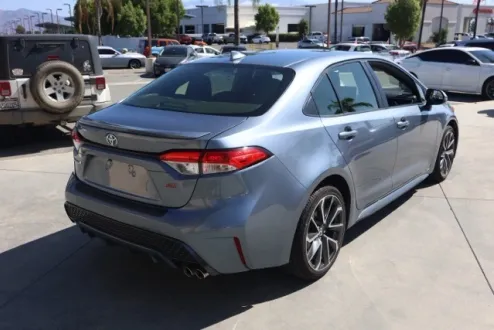 2020 Toyota Corolla SE photo 3
