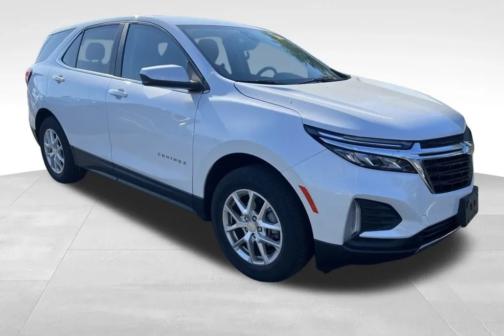2022 Chevrolet Equinox LT photo 1