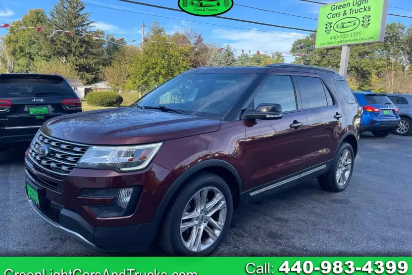 2016 Ford Explorer XLT photo 1