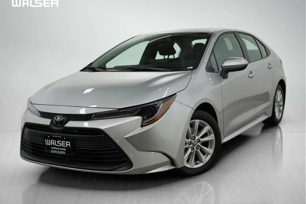 2024 Toyota Corolla LE photo 1