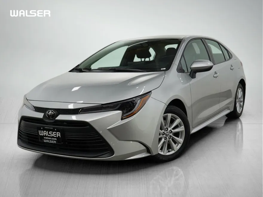 2024 Toyota Corolla LE photo 1