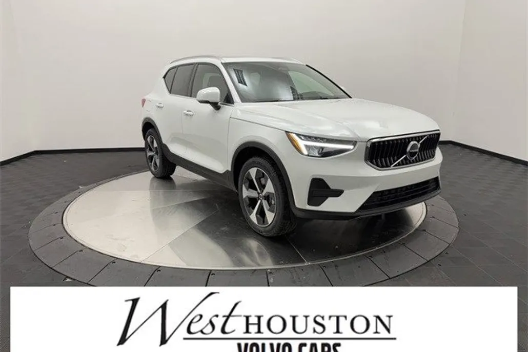 2025 Volvo XC40 Core photo 1