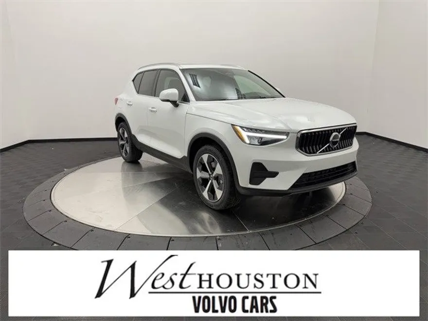 2025 Volvo XC40 Core photo 1