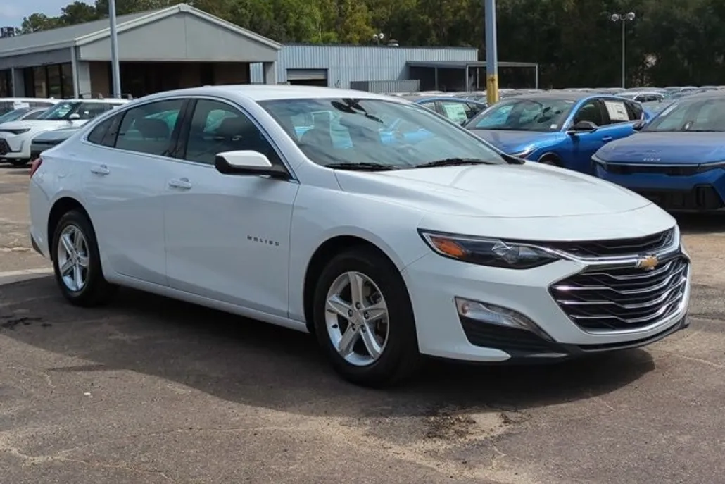2023 Chevrolet Malibu 1LT photo 1