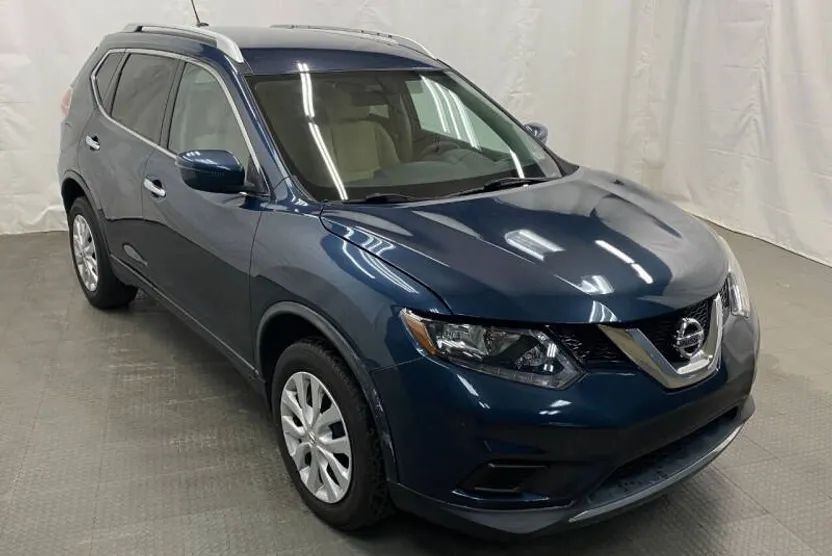 2016 Nissan Rogue SV photo 1