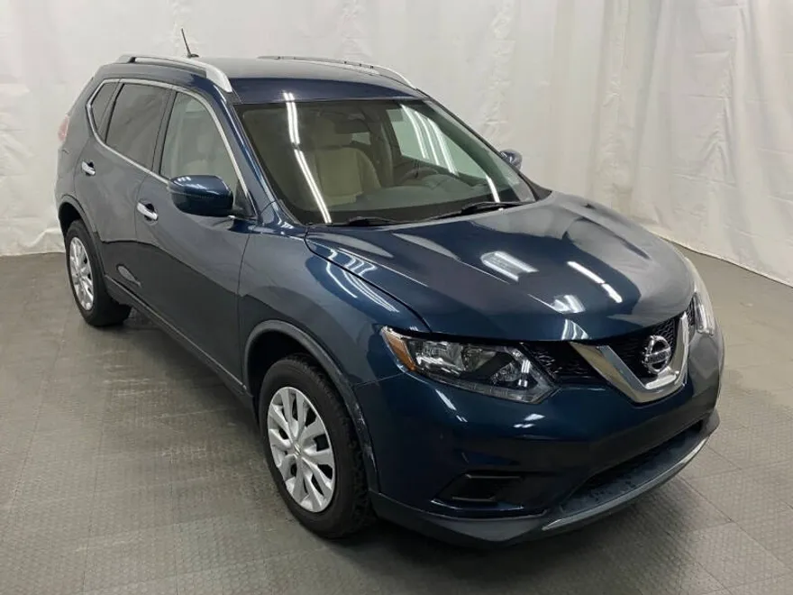 2016 Nissan Rogue SV photo 1
