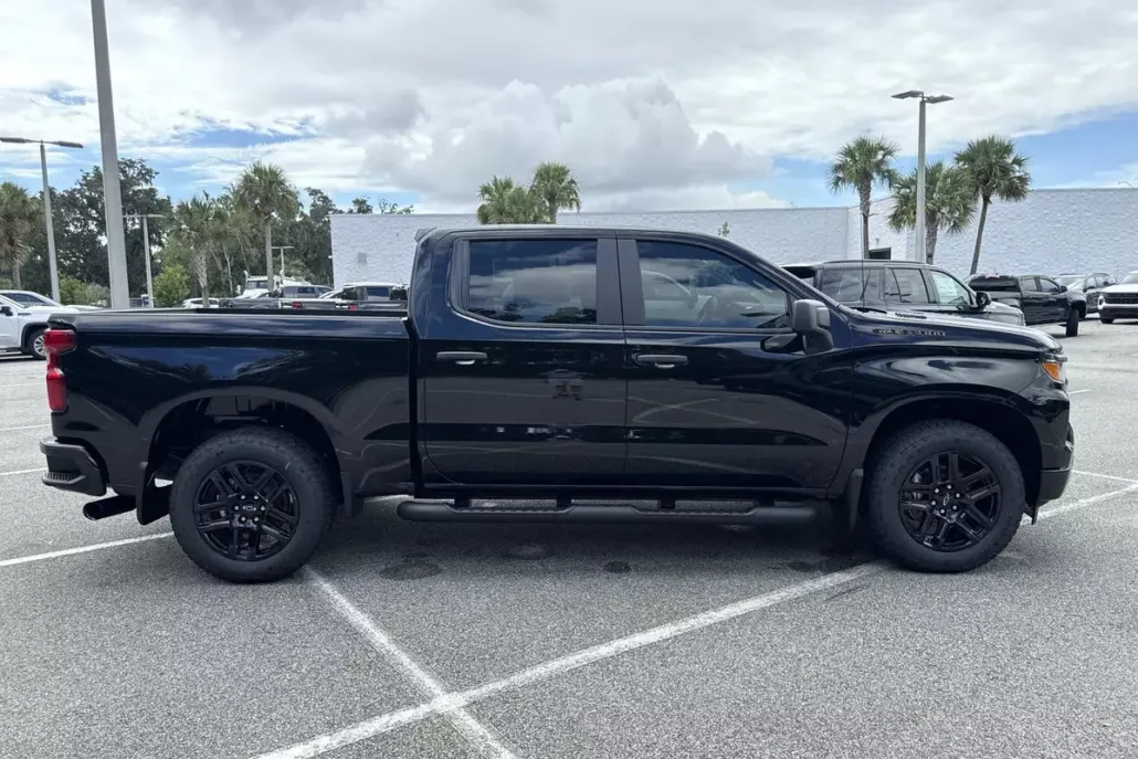 2026 Chevrolet Silverado 1500 Custom photo 1