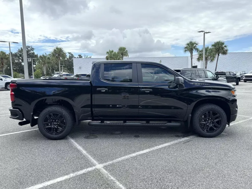 2026 Chevrolet Silverado 1500 Custom photo 1