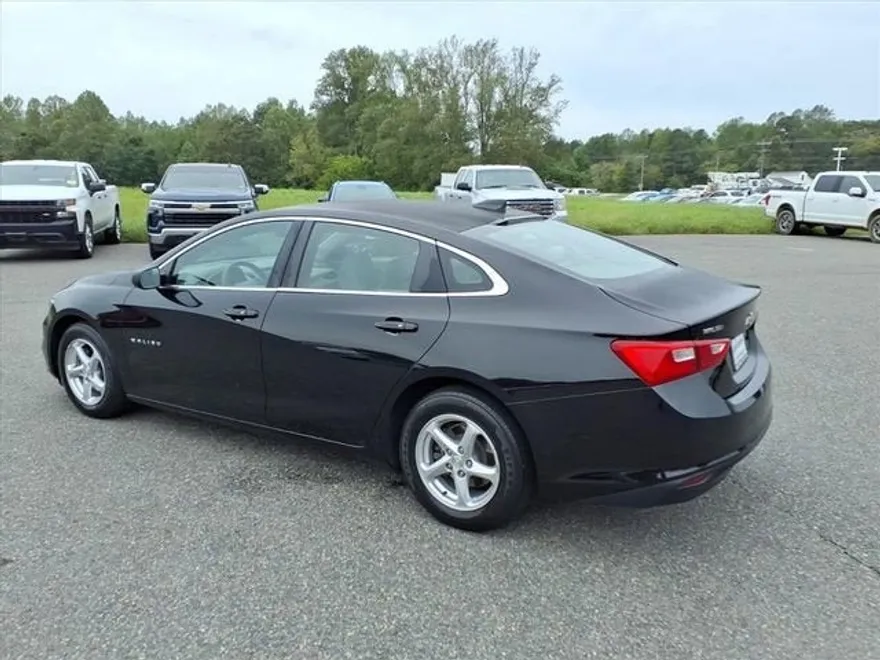 2017 Chevrolet Malibu LS photo 1