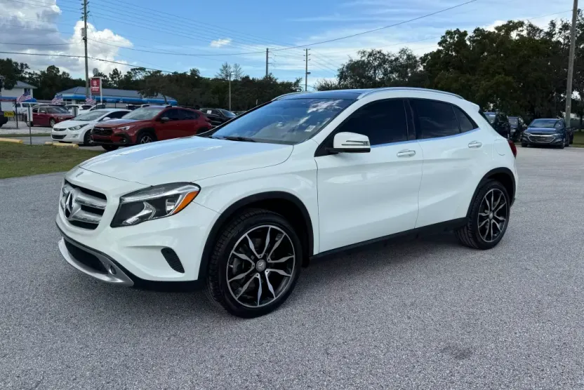 2016 Mercedes Benz GLA 250 photo 1