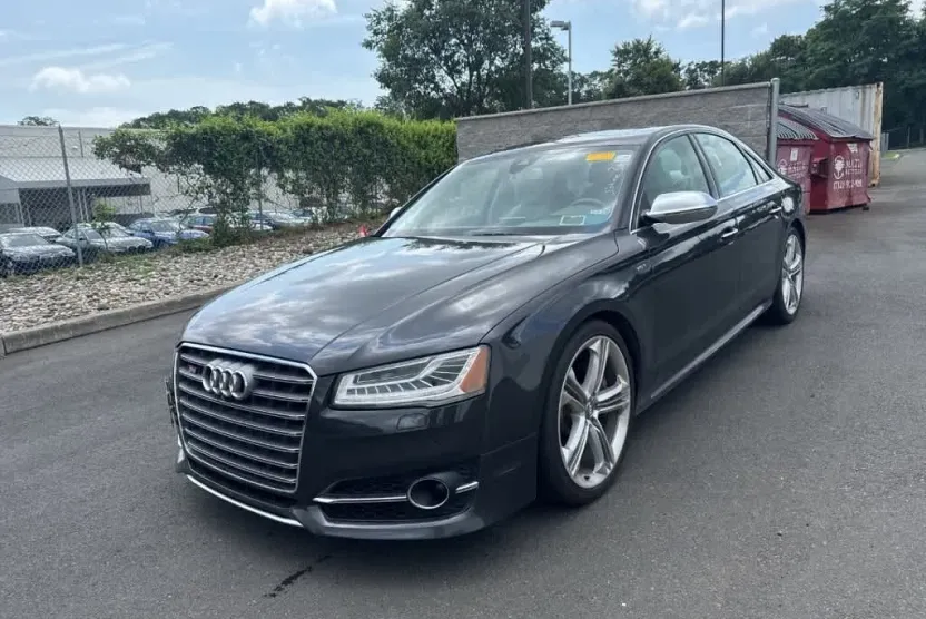 2015 Audi S8 photo 1