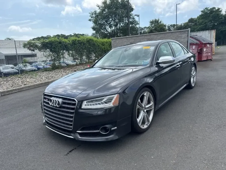 2015 Audi S8 photo 1