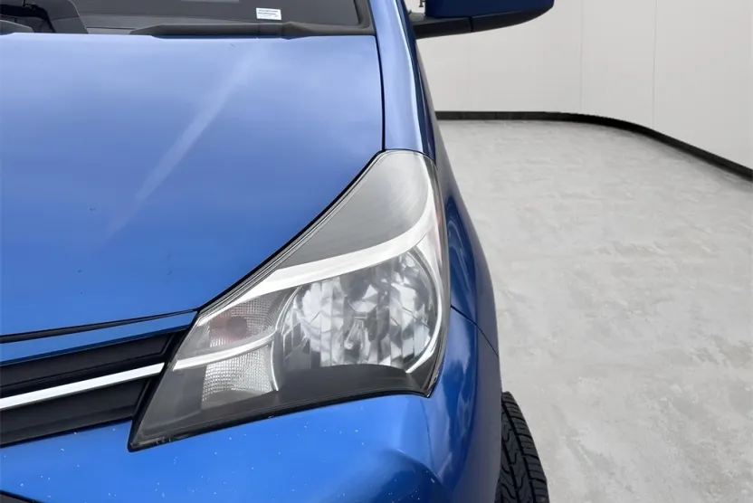 2017 Toyota Yaris SE photo 1