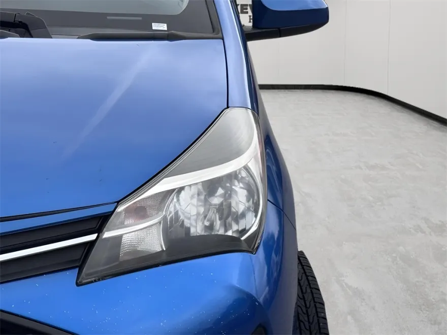 2017 Toyota Yaris SE photo 1