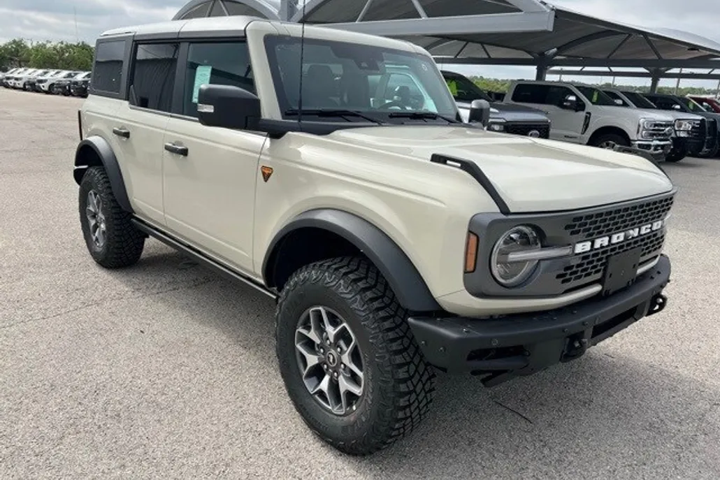 2025 Ford Bronco Badlands photo 1