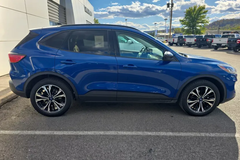 2022 Ford Escape SE photo 1