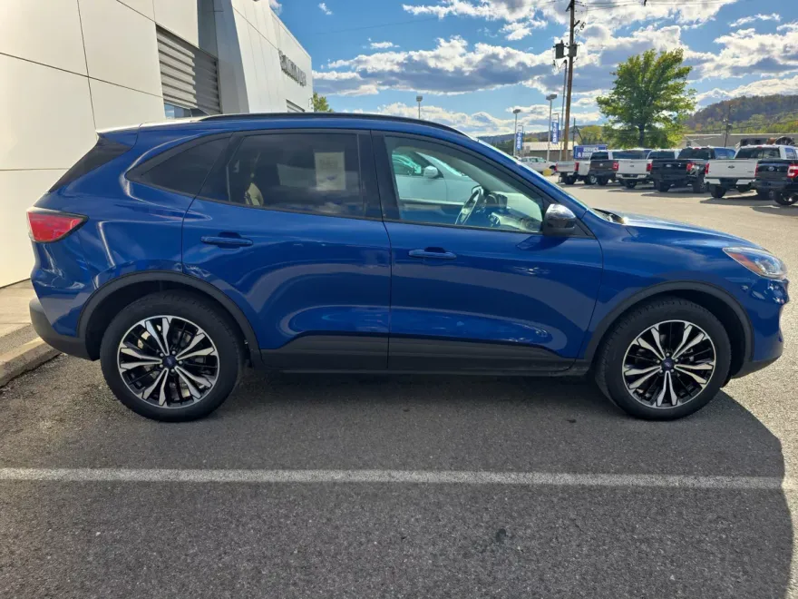 2022 Ford Escape SE photo 1