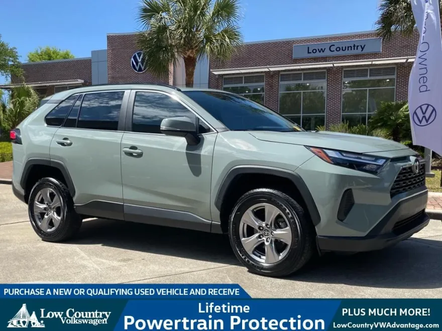 2023 Toyota RAV4 XLE photo 1